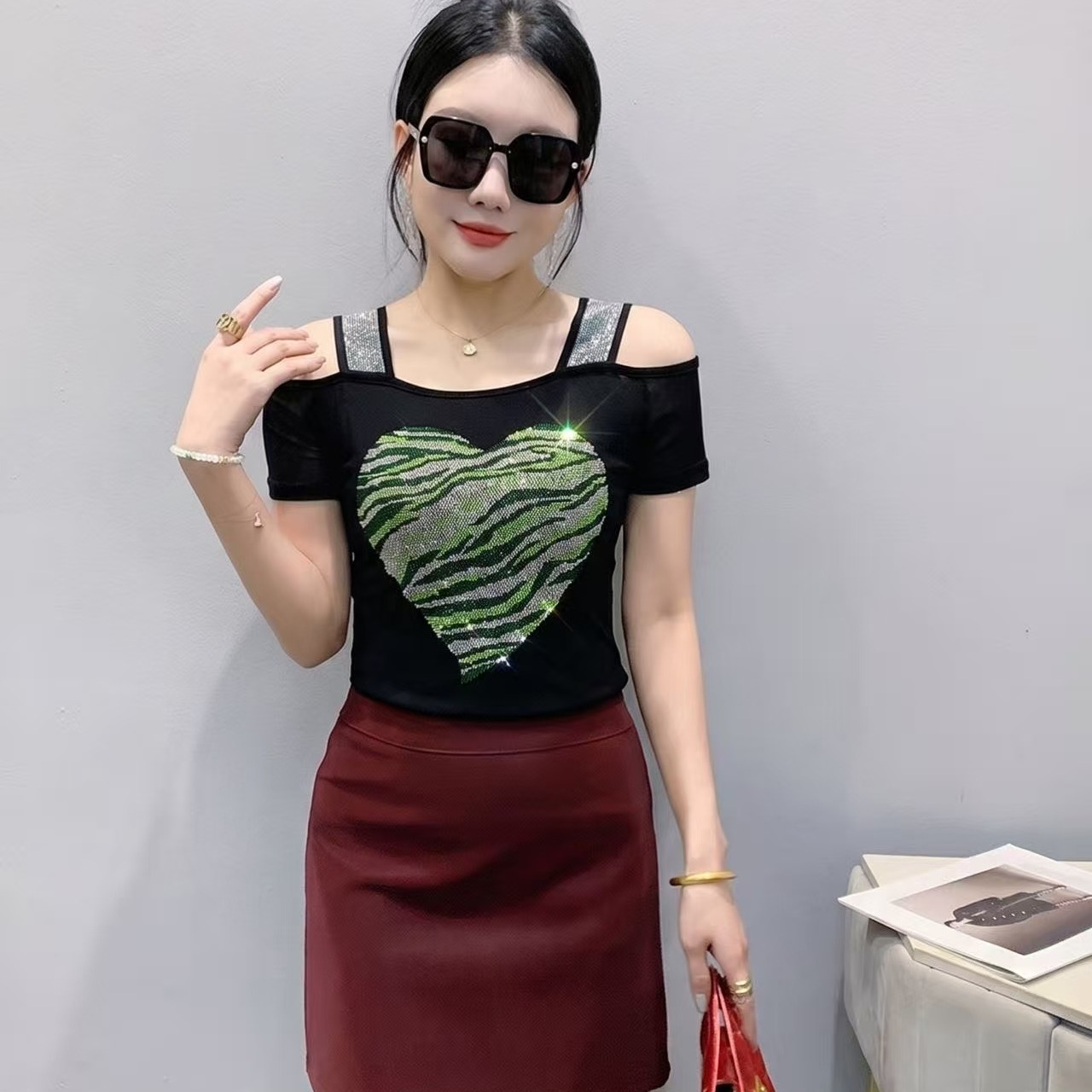 RY7152# 实拍2026夏季新款重工镶钻双层冰丝网纱短袖时尚露肩美背小衫女潮