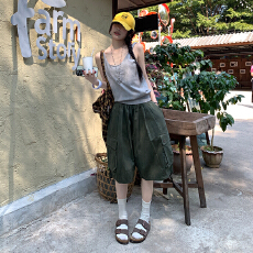 批发得物高品质公园溜达｜自在午后｜实穿百搭城市漫步松弛感工装<b class='q'>中裤</b>