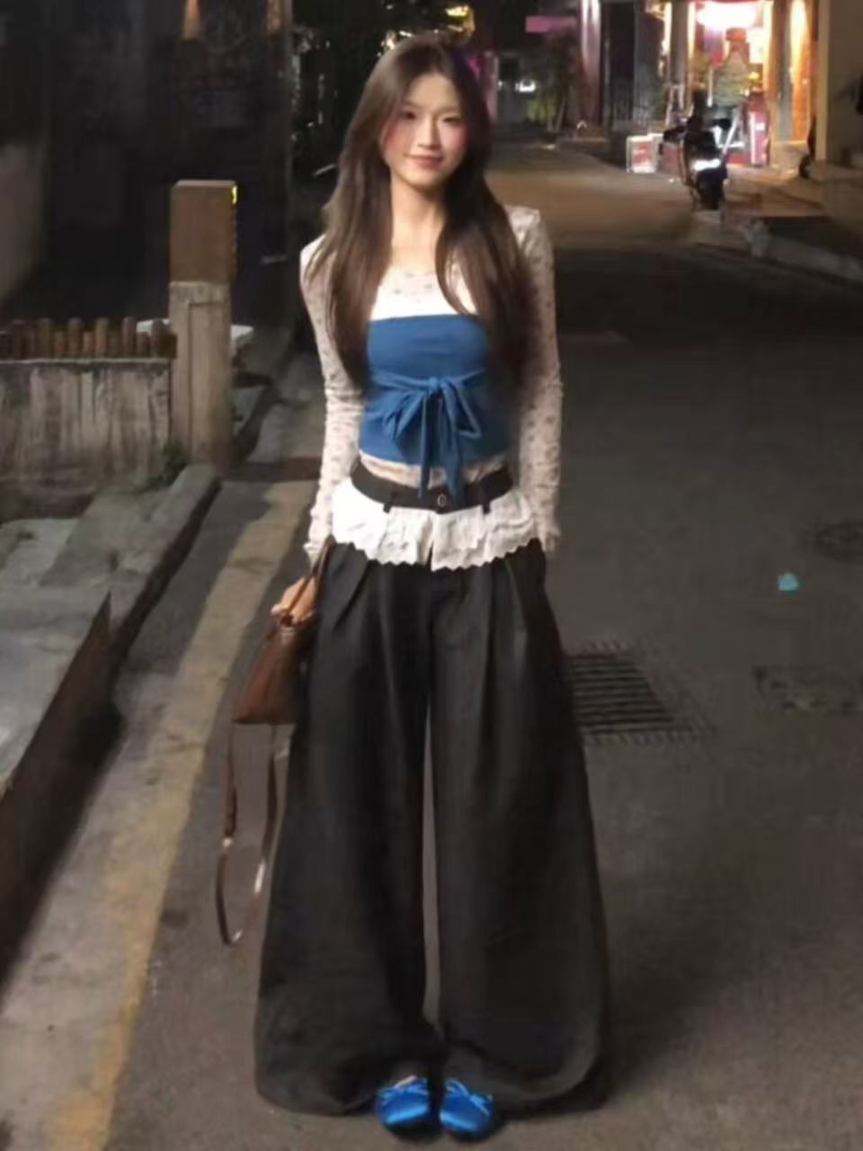 한 부서 파란색 꽃무늬 나비 매듭 긴팔 티셔츠 여성 봄 순수한 욕망 몸매 가꾸기 기본 셔츠 튜브탑 맨위 투피스 세트