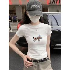 批发白色正肩短袖<b class='q'>T</b><b class='q'>恤</b>女2026新款夏季爆款修身显瘦时髦小马刺绣上衣