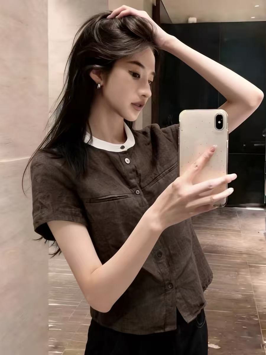 일본식 레트로 연령 감소 캐주얼 라운드 넥 반팔 여성 셔츠 여름 새로운 배색 다용도 슬림해 보이는 긍정적 인 어깨 의류 트렌디