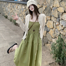 批发实拍大码女装春夏微胖显瘦遮肚绿色吊带裙度假+冰丝针织开衫套装