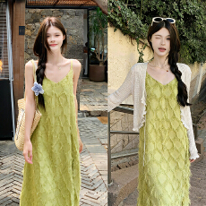 批发<b class='q'>实拍</b><b class='q'>大码</b><b class='q'>女装</b>春夏新款设计感海边度假流苏吊带裙冰丝针织开衫套装