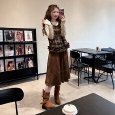 批发巨好看的秋装一整套大码胖mm美拉德长袖<b class='q'>T</b><b class='q'>恤</b>格子马甲半身裙三件套