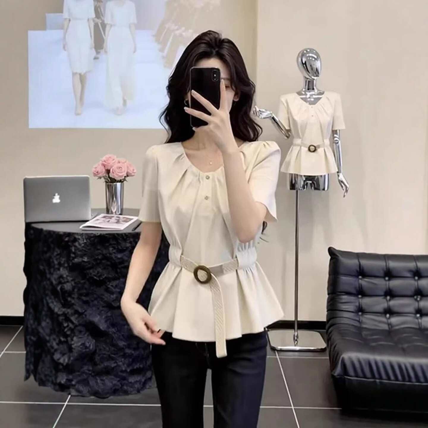 프랑스식 빛 럭셔리 고급 센스 허리 수축 반팔 여성 셔츠 여름 절묘한 연령 감소 표지 고기 슬림해 보이는 다용도 라운드 넥 맨위