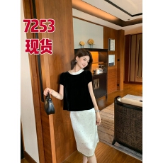 夏季新款气质显瘦设计上衣