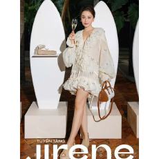批发越南小众品牌JIRENE 2025年秋季新款温柔奶油白刺绣花朵抽带裙