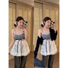 批发实拍大码修身显瘦设计网红格子蕾丝拼接吊带上衣+开衫两件套