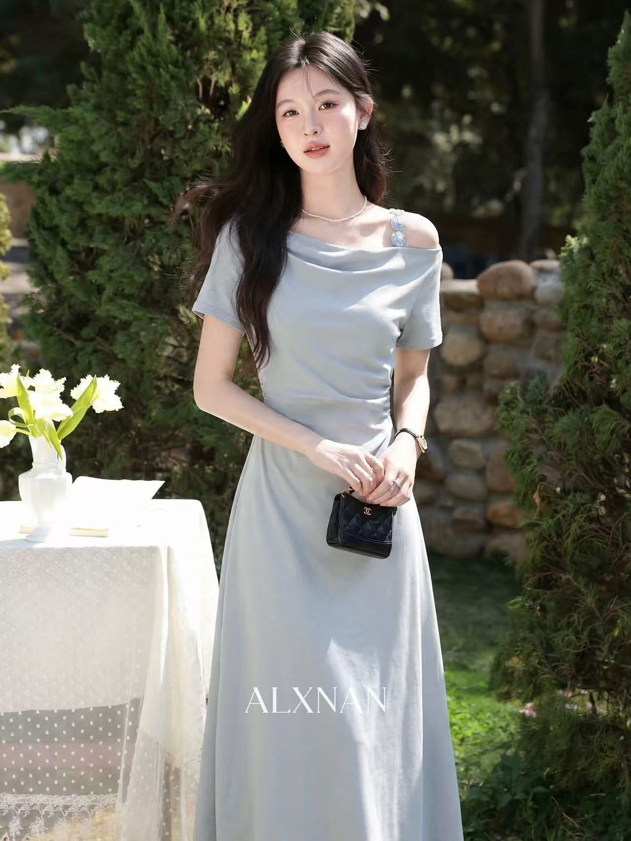 2026 프랑스식 파란색 여성 드레스 여름 새로운 디자인 센스 오프숄더 길다 치마
