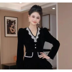 批发法式气质<b class='q'>蕾丝</b>花边长袖女秋冬季新款设计感丝绒<b class='q'>连衣裙</b>高级感