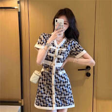 批发小香风连衣裙法式气质高级感<b class='q'>夏季</b>名媛小个子短袖收腰显瘦v领短裙