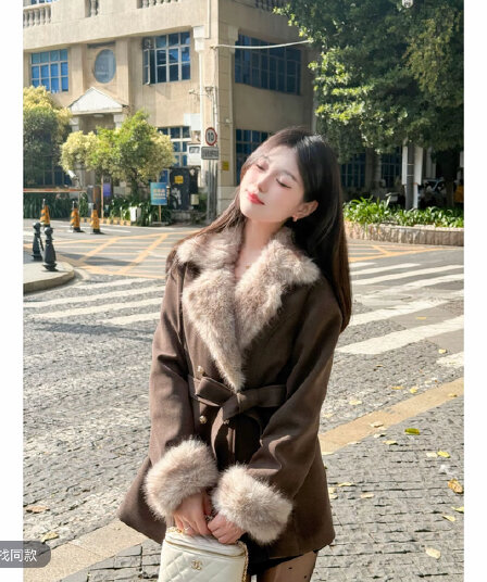 레트로 천 골드 분위기 센스 레이스업 모피 폴로 칼라 이중 버튼 모직 외투 여성 의류 2026 새로운 폭발