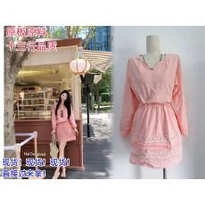 批发<b class='q'>自由</b><b class='q'>呼吸</b>天丝苎麻炒色工艺V领后背蕾丝钩花衬衫加半裙套装