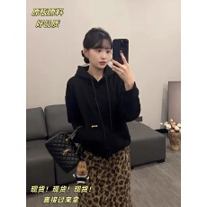 批发加绒加厚黑色连帽<b class='q'>卫衣</b>女2025秋冬季显瘦百搭长袖保暖上衣+半裙