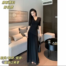 批发JIJINQI轻奢气质优雅V领设计款春夏中袖<b class='q'>连衣裙</b>