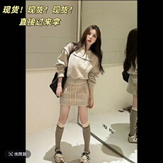 批发【HuiHui】早<b class='q'>秋</b>新款韩系风显瘦燕麦格雷卫衣搭配短裙套装女