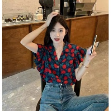 批发碎花小飞袖轻熟法式小众衬衣今年流行漂亮衬衫玫瑰花瓣上衣女