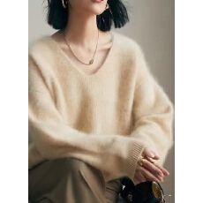 批发韩系水<b class='q'>貂绒</b>毛衣女秋冬慵懒宽松V领套头高级感软糯针织上衣厚