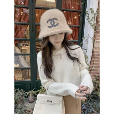 冬季红色氛围感小心机镂空针织衫女秋冬新款气质千金年会毛衣女