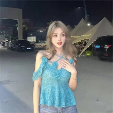 批发韩版气质INS风玫瑰花重工挂脖针织衫夏季新款休闲露肩温柔上衣 女