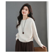 批发松弛感条纹斜肩长袖针织衫女秋<b class='q'>冬</b>新款设计感独特显示露肩毛衣上衣