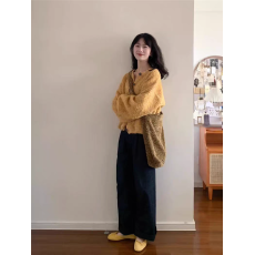 批发设计感小众显瘦秋<b class='q'>冬</b>宽松慵懒风圆领针织短款毛衣开衫上衣外套潮女