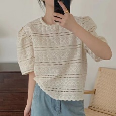 批发韩国夏季小众设计气质圆领花朵镂空宽松短袖蕾丝<b class='q'>衬衫</b>女