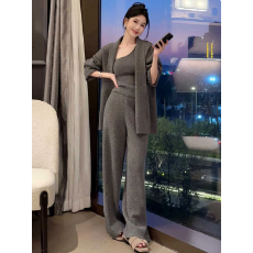 批发秋季套装<b class='q'>女</b>高级感气质洋气新款<b class='q'>毛衣</b><b class='q'>开衫</b>背心+裤子针织套装三件套