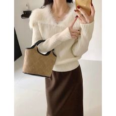 批发时髦V领毛毛拼接翻领<b class='q'>毛衣</b><b class='q'>女</b>秋冬新款设计感针织衫软糯打底上衣