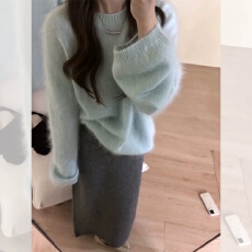 批发软糯奶呼呼蓝色<b class='q'>马海毛</b>圆领毛衣女秋冬宽松慵懒外穿套头针织衫上衣