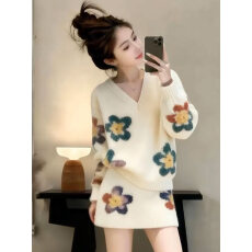 批发冬装搭配一整套装2026新款气质软糯辣妹花朵V领<b class='q'>毛衣</b>短裙高级女装