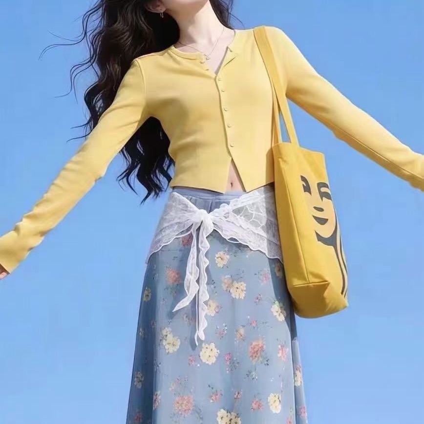 봄 ootd 한 부서 착용 가져 가라. 도파민 밝은 노란색 색상 디스플레이 화이트 착용 가져 가라. 오픈 가디건