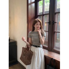 批发韩系ins设计灰色圆领提花针织衫女2026夏季新款精致修身显瘦上衣