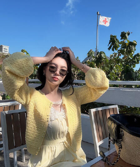 시 웨이 리앙 봄날 전복 프랑스식 낭만주의 루즈핏 느긋한 라운드 넥 벌룬 소매 홀로우 아웃 오픈 가디건