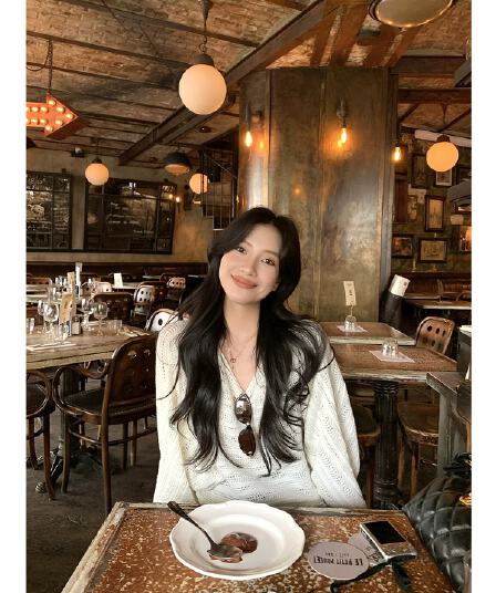 daqianwithu 양모 홀로우 아웃 짜임 느슨함 센스 슬림해 보이는 풀오버