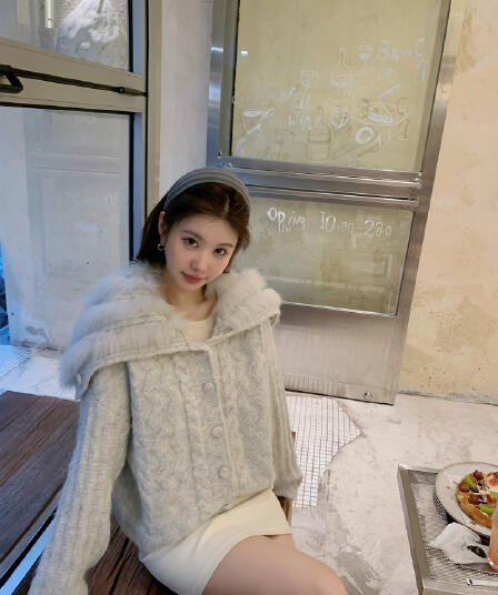 한 여성 천 골드 빅 칼라 스웨터 니트 스웨터 여성 해군 칼라 쇼트 스타일 재킷 26 새로운 벨트 털 모피 칼라