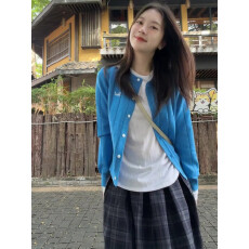 批发慵懒风蓝色镂空长袖针织<b class='q'>开衫</b>女秋季超好看软糯毛衣外搭短款小上衣