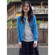 批发慵懒风蓝色镂空长袖针织<b class='q'>开衫</b>女秋季超好看软糯毛衣外搭短款小上衣