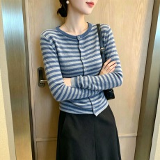批发独特漂亮圆领针织开衫<b class='q'>女</b>早秋新款修身显瘦温柔百搭单排扣长袖外套
