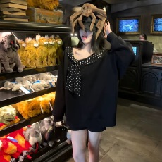 批发法式波点拼接黑色<b class='q'>套头卫衣</b>女秋季新款小众设计感宽松慵懒减龄上衣