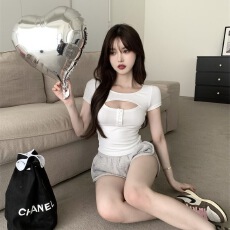 批发纯欲风<b class='q'>大码</b>性感镂空显胸大上衣女胖MM200斤设计感修身显瘦短袖T恤