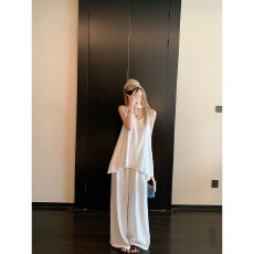 批发2026年高级松弛感穿搭套装女夏气质挂脖无袖上衣休闲阔腿裤两件套