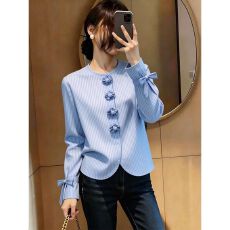 批发韩版精致立体花朵蓝色条纹衬衣女2026春季新款设计感优雅减龄上衣