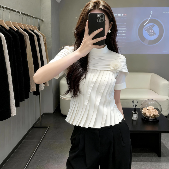 화이트 시간 아직도 느낌 플리츠 쇼트 스타일 반팔 여성 셔츠 2026 여름 새로운 디자인 센스 빛 요리 한 미니멀리즘 맨위 트렌디