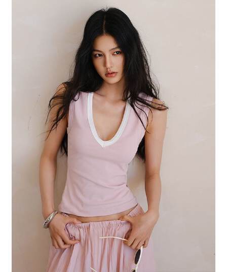 원본 품질 프랑스식 배색 미니멀리즘 깊은 V 넥 조끼 여성 2026 여름 넓은 어깨 민소매 몸매 가꾸기 맨위 트렌디
