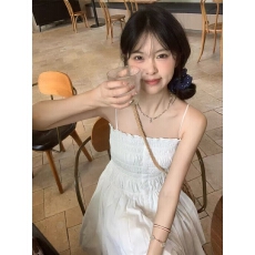 批发26<b class='q'>夏</b>白色抹胸褶皱收腰百褶吊带女2026高级感性感风纯欲度假<b class='q'>连衣裙</b>