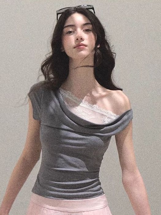 원본 품질 프랑스식 회색 배색 페이크 레이어드 레이스 티셔츠 2026 여름 새로운 흔들다 칼라 니트 반팔 맨위