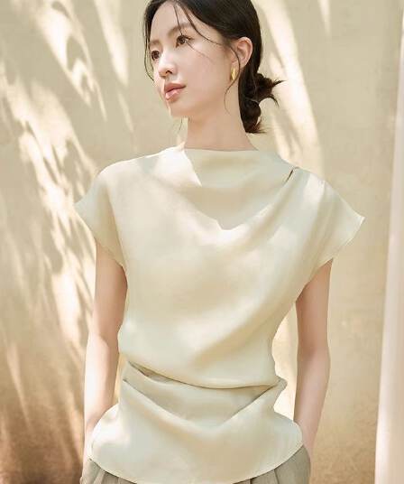 원본 품질 법 마이크로 터틀넥 우아함 티셔츠 여성 의류 2026 여름 반팔 핀치 Pleat 고급 센스 맨위 작은 셔츠