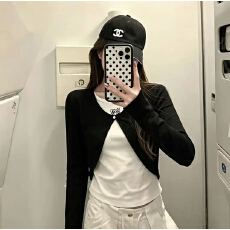 批发黑白撞色拼接<b class='q'>长袖</b><b class='q'>T</b><b class='q'>恤</b>女早秋韩系ins假两件打底上衣<b class='q'>长袖</b><b class='q'>T</b><b class='q'>恤</b>