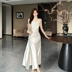 批发实拍法式纯欲<b class='q'>伴娘</b>礼服宴会吊带长<b class='q'>裙</b><b class='q'>纯色</b>堆堆领收腰开叉醋酸连衣<b class='q'>裙</b>